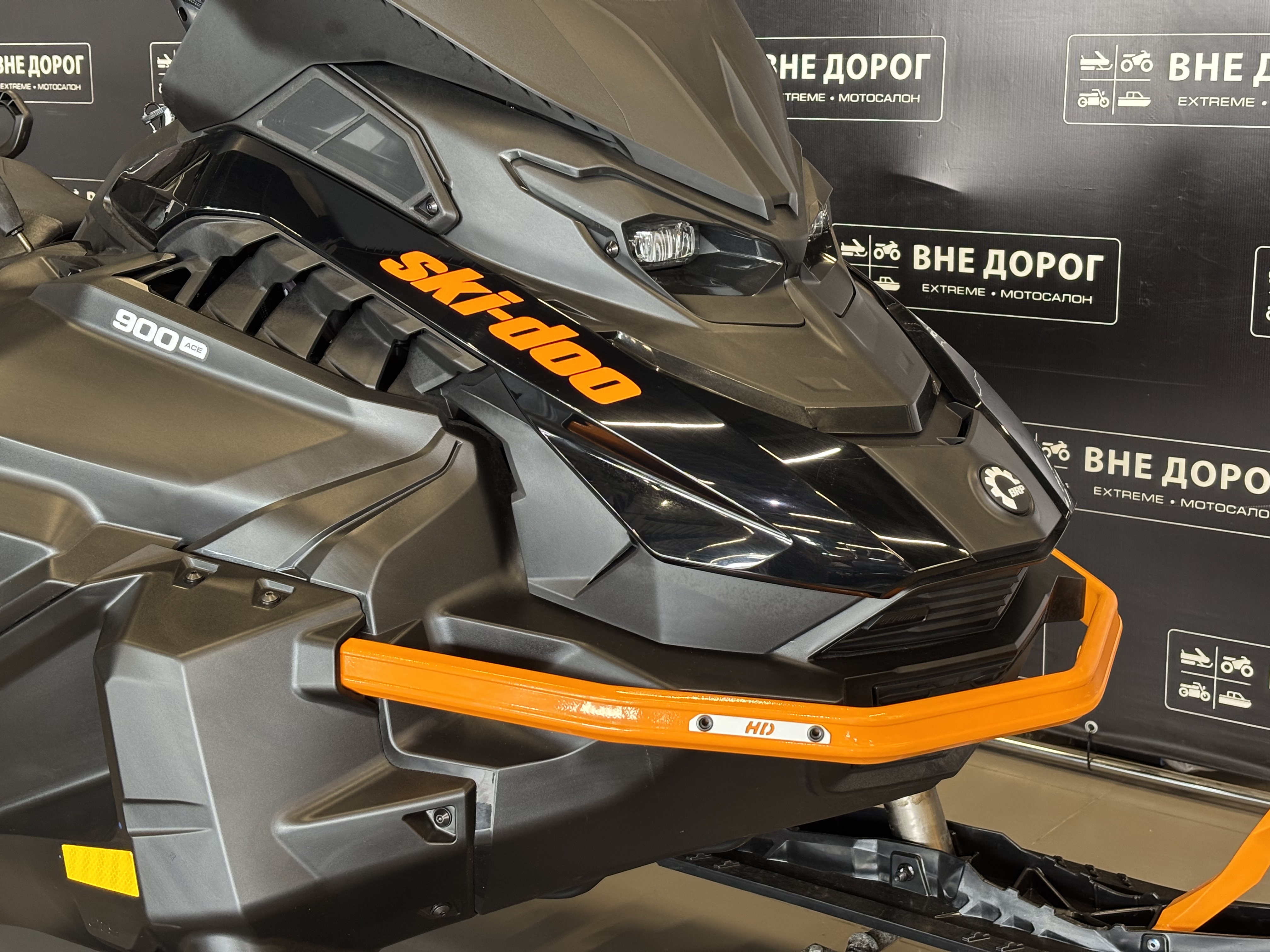 Передняя часть Ski-Doo Skandic LE